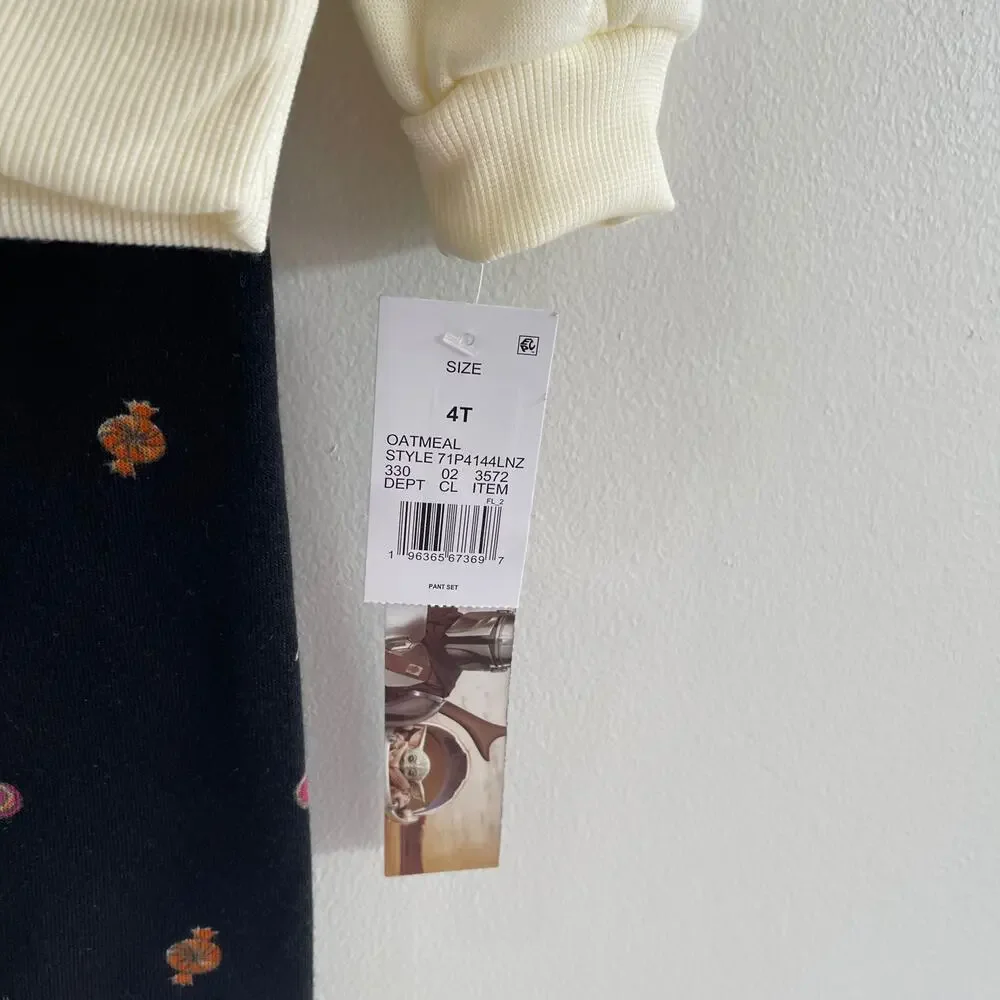 NWT 4T Baby Yoda Sweatshirt and pants